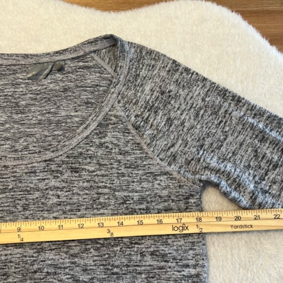 ATHLETA No Sweatin' It Heathered Gray Long Sleeve Top Hi Low Hem Activewear Sz M - Picture 11 of 12